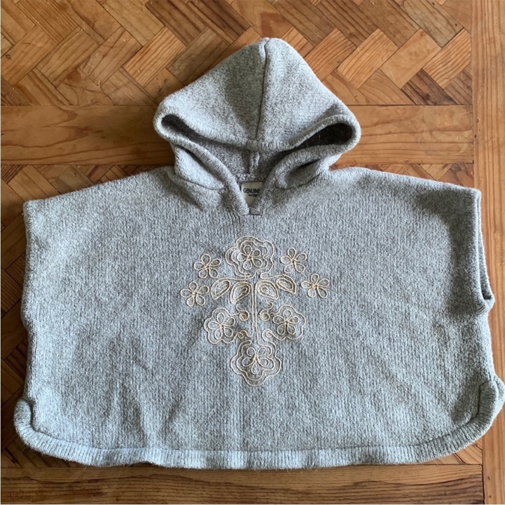 OSHKOSH KIDS GRAY SOFT EMBROIDERED HOODED CAPE — SIZE 3T - Picture 2 of 7